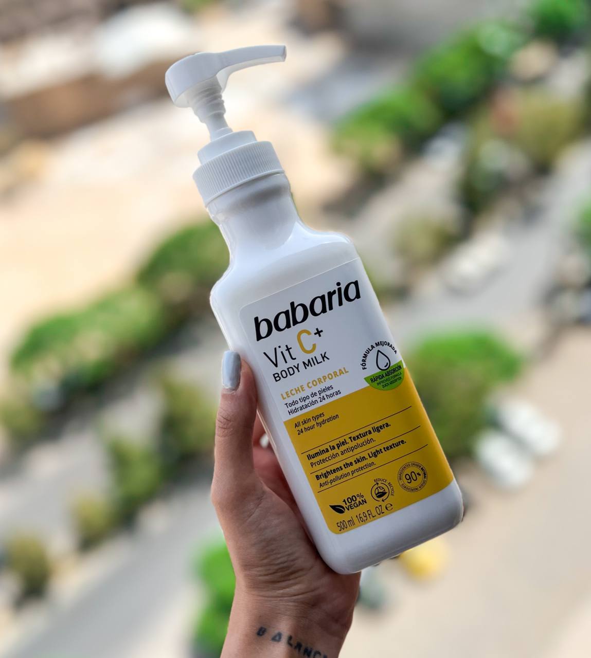 شیر بدن ویتامین C باباریا babaria مدل body milk حجم 500 میل
